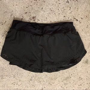 Lululemon Light as Air Laser Cut Skirt Sz. 6 EUC